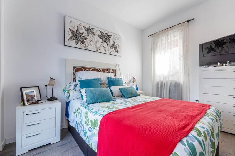 Foto 90427d5f-fe4d-4ea3-827e-3237e06f8b65. Ático exclusivo ático con 97 m2 de terraza y vistas a sierra nevada en barrio periodistas en Granada