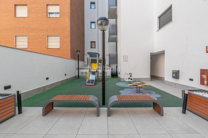 Foto be93a9db-b7e1-4b13-8d97-0f58d8ae5f2d. Ático exclusivo ático con 97 m2 de terraza y vistas a sierra nevada en barrio periodistas en Granada