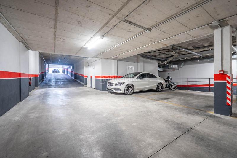 Foto ceeb969c-34a1-4677-850a-4bf9799f986f. Ático exclusivo ático con 97 m2 de terraza y vistas a sierra nevada en barrio periodistas en Granada