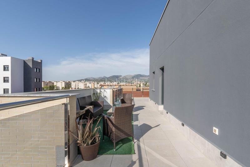 Foto e09f8806-8233-4985-8347-aae6fe0da371. Ático exclusivo ático con 97 m2 de terraza y vistas a sierra nevada en barrio periodistas en Granada