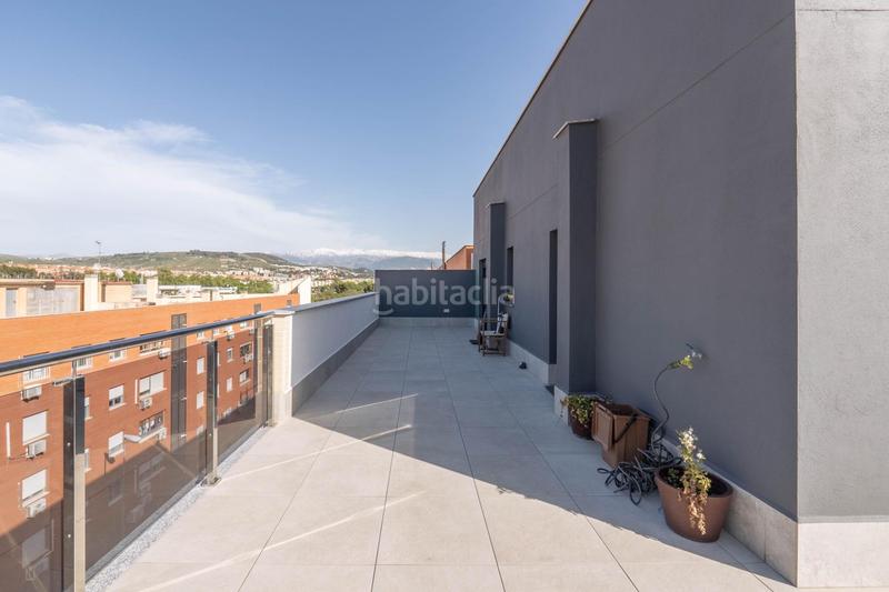 Foto efa215d6-d113-48a8-bef8-46fb6133f34e. Ático exclusivo ático con 97 m2 de terraza y vistas a sierra nevada en barrio periodistas en Granada