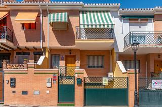 Casa adossada a Ogíjares. Estupenda adosada en ogijares