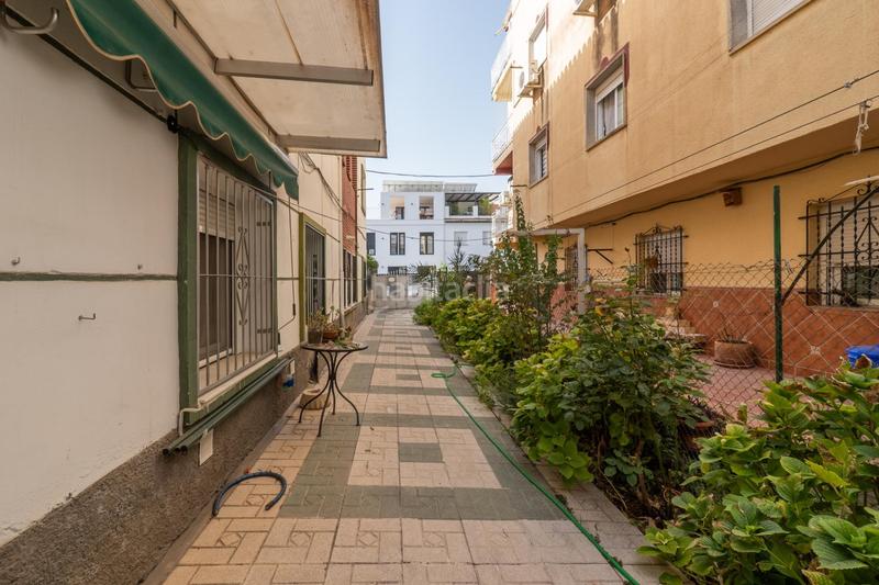 Foto 19d70c55-0f87-499d-bda7-26a3bd083fa2. Piso en calle agustin lara 5 aqui esta la vivienda que esperabas, vergeles piso reformado con plaza de aparcamiento y trastero en Granada