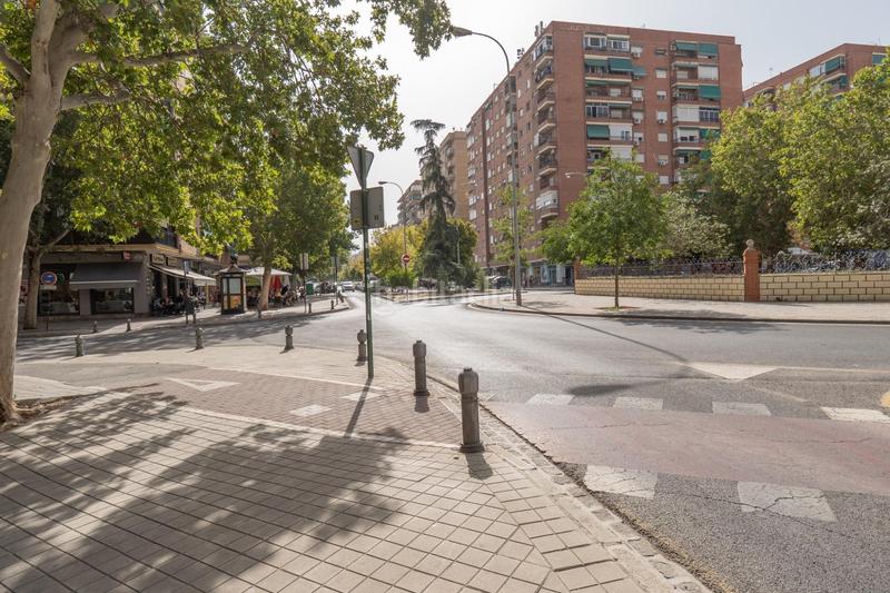 Foto 68642865-c3b5-457e-bd2d-0fa6ae2fea86. Piso en calle agustin lara 5 aqui esta la vivienda que esperabas, vergeles piso reformado con plaza de aparcamiento y trastero en Granada