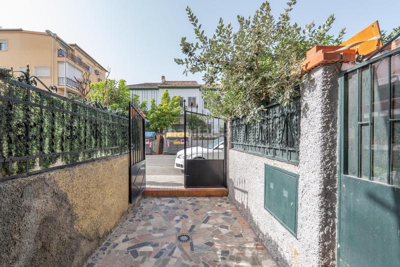 Foto bc849eb1-d8b4-490f-8c3f-5029b9860e55. Piso en calle agustin lara 5 aqui esta la vivienda que esperabas, vergeles piso reformado con plaza de aparcamiento y trastero en Granada