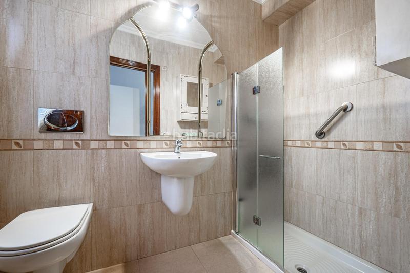 Foto c9e8e848-5a06-4018-8509-2894db3bf8c5. Piso en calle agustin lara 5 aqui esta la vivienda que esperabas, vergeles piso reformado con plaza de aparcamiento y trastero en Granada