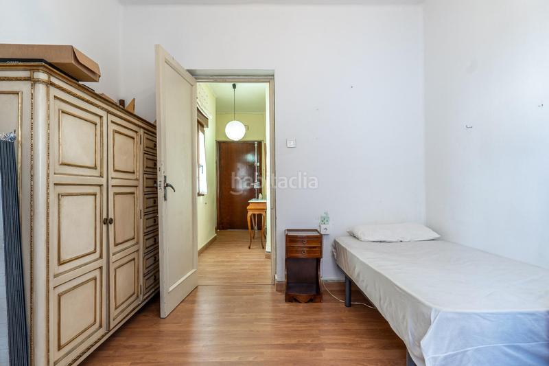 Foto 71e96a82-b365-4d8c-a883-6d836153d79b. Piso céntrico piso en tercera planta de 3 dormitorios, baño y balcón junto a plaza de los lobos en Granada