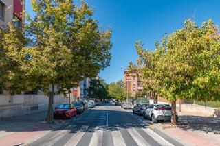 Etagenwohnung  Calle pdta aquilino morcillo ha 4. Impresionante piso en granada