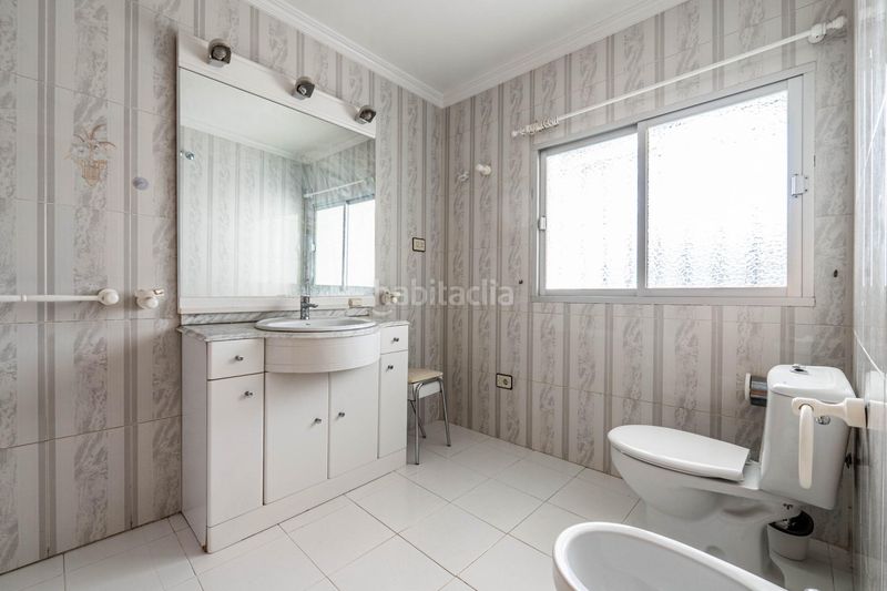Foto b0dd79f1-95ec-415f-9abb-ee4161596f50. Casa edificio en venta oportunidad de inversión en Guadix