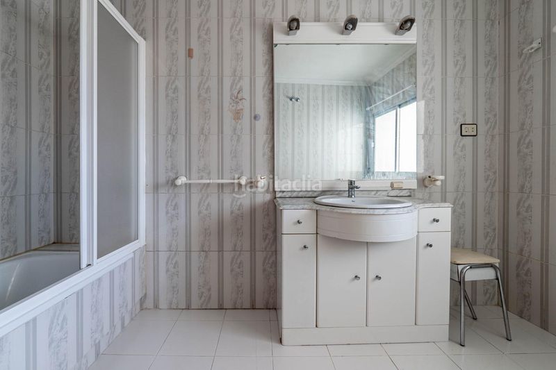Foto ee3a993e-f888-467d-bc67-561bd105fea0. Casa edificio en venta oportunidad de inversión en Guadix