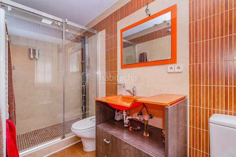 Foto 575d6eff-0d73-4e55-b6d0-8f458146c085. Casa adosada casoplon en el zaidin en Barrio de Zaidín Granada