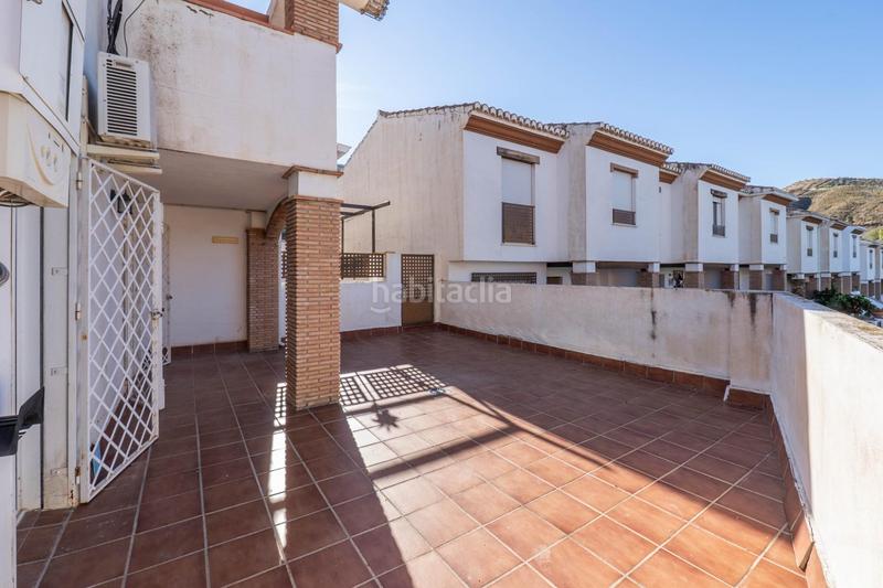 Foto 6ca3bd68-b76b-4a69-8d6b-85b15192c48c. Casa aparellada amb calefacció aparcament piscina a Granada