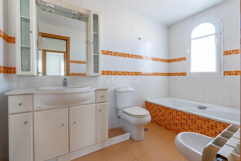 Foto 9a6add87-c862-45be-9338-9434906b0e1d. Casa aparellada amb calefacció aparcament piscina a Granada