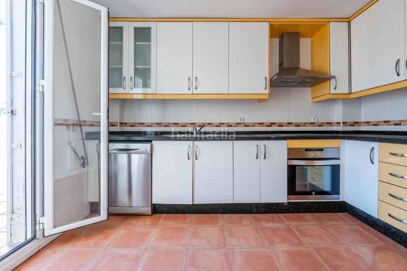 Foto c3f390e0-dfa0-4f69-a077-9d45929a74b1. Casa aparellada amb calefacció aparcament piscina a Granada