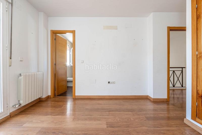 Foto d5eddd7e-c398-4f90-adee-807fbe3544af. Casa aparellada amb calefacció aparcament piscina a Granada