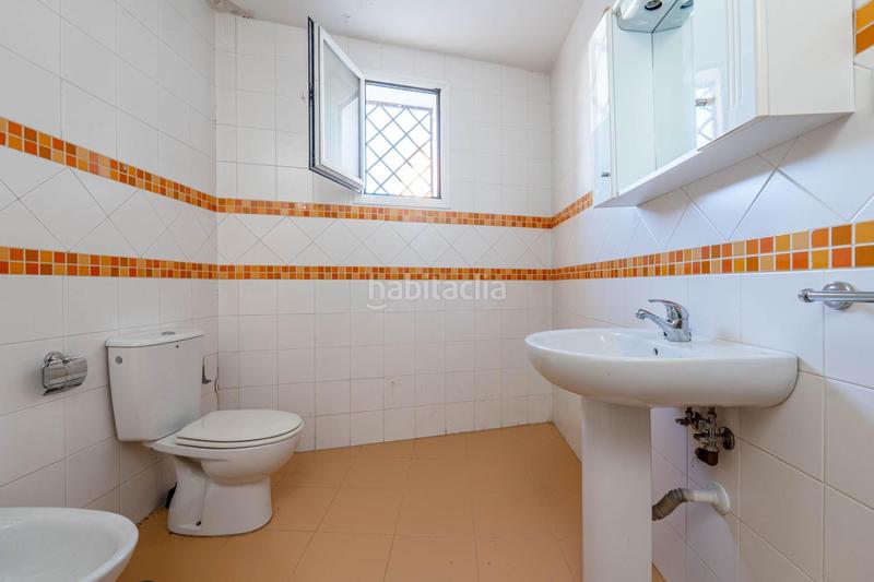 Foto f169df7a-c024-4a82-b408-377402b93f9a. Casa aparellada amb calefacció aparcament piscina a Granada