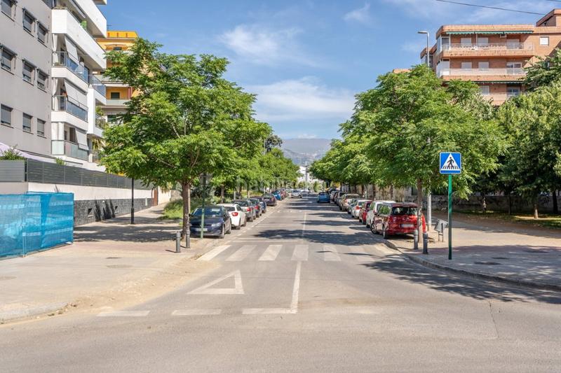 Foto bc55c588-3b4c-4ed1-bdf9-6c7e612c171a. Aparcament cotxe a Parque Lagos Granada