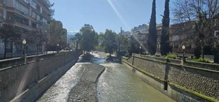 Rent Flat  Carretera de la sierra. Amplio y luminoso piso de 5 dormitorios junto al paseo de la bom