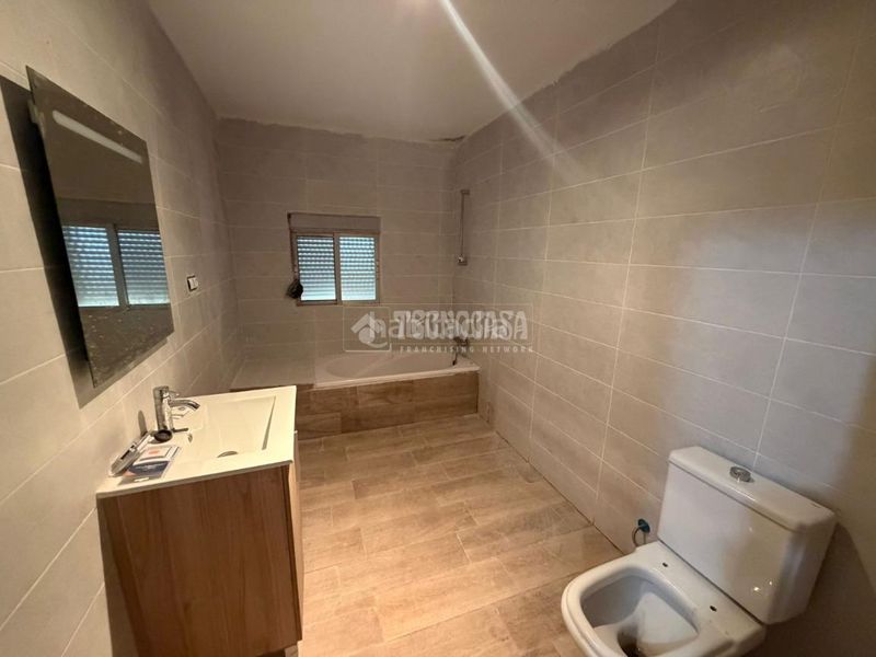 Foto 43309e3c-f08d-4bad-b868-65737a9904c4. Casa aparellada a Dehesilla de Calamón - Campomanes Badajoz