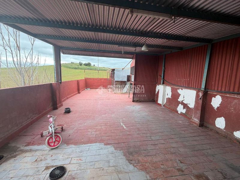 Foto e74bbd48-375d-4ad6-b5eb-ae6a7fe37238. Casa aparellada a Dehesilla de Calamón - Campomanes Badajoz