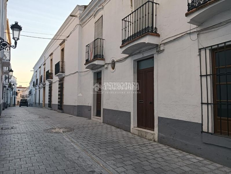 Foto ef8b232d-9b7c-44a3-bf3d-cc234575c4c3. Casa aparellada a Olivenza