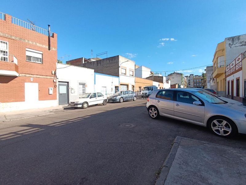 Foto 7a0a2881-200a-45b1-93b6-594a27b84adc. Casa aparellada a San Roque - Ronda Norte Badajoz