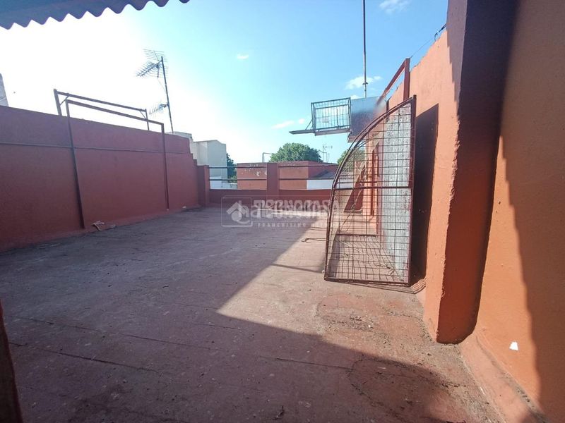 Foto 3c4f9074-9c75-46e9-bcea-42d82167636c. Casa aparellada a San Roque - Ronda Norte Badajoz