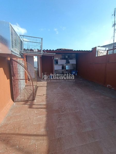 Foto d2c4a718-bce9-4350-b596-2a458f1dc5e7. Casa aparellada a San Roque - Ronda Norte Badajoz