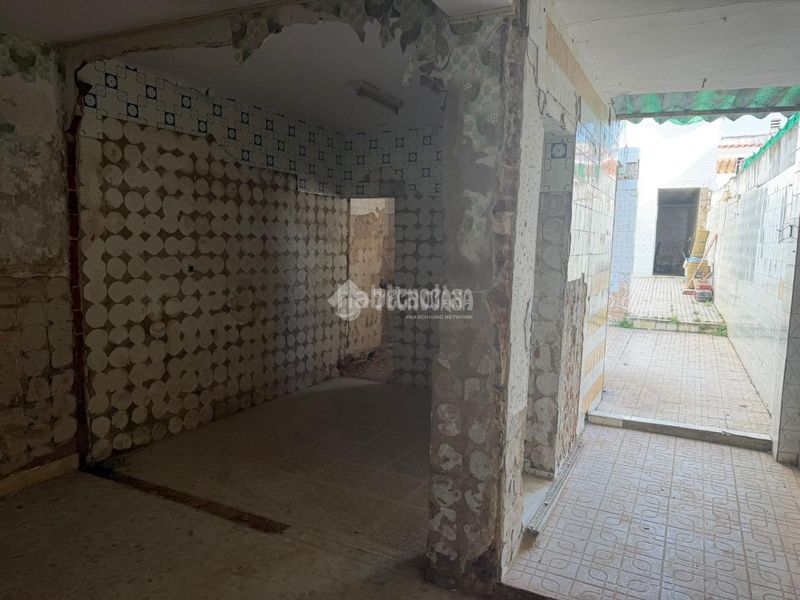 Foto be319702-2e30-43d4-b95a-3ea53d5cf8ba. Casa aparellada a Montijo