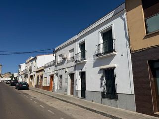 Casa aparellada a Montijo. Casa en venta en montijo