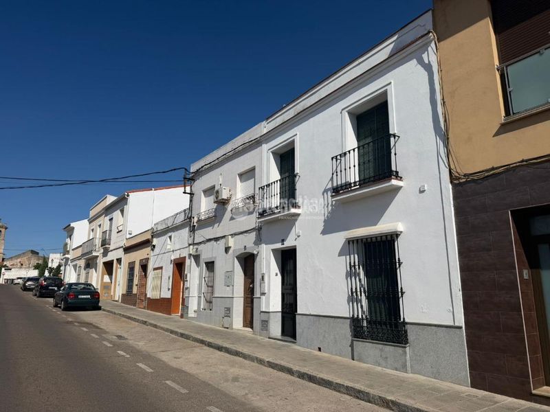 Foto bee5b868-60f0-46a5-89a2-6782f21959fd. Casa aparellada a Montijo