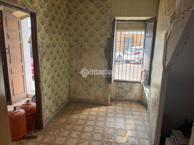 Foto fb0bc528-e095-43ca-8094-17cc63aafe5d. Casa aparellada a Montijo