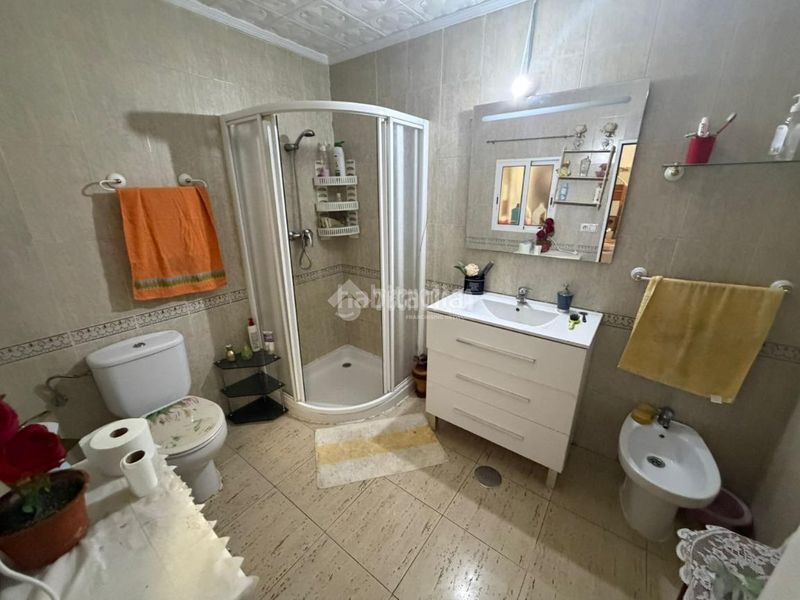 Foto c4e7c099-a1bd-4ff0-9a63-8e8a18f8e948. Casa aparellada a Cerro de Reyes Badajoz