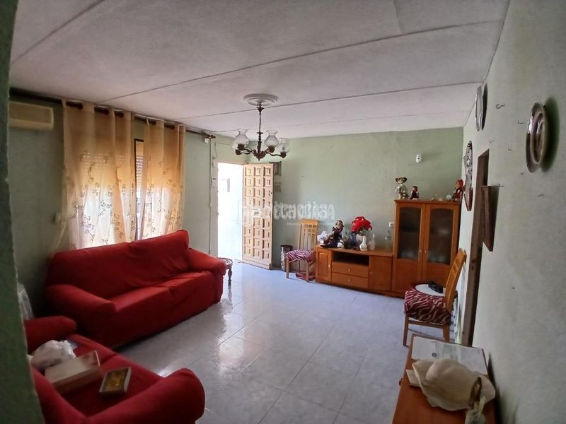 Foto f235fa46-bab8-4bfe-9f73-349e5ab02c33. Casa a La Estación Badajoz