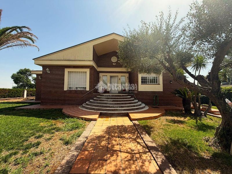 Foto 81a9a75f-ae7c-48c7-a167-7e7711178d12. Casa amb aparcament piscina a Las Vaguadas Badajoz