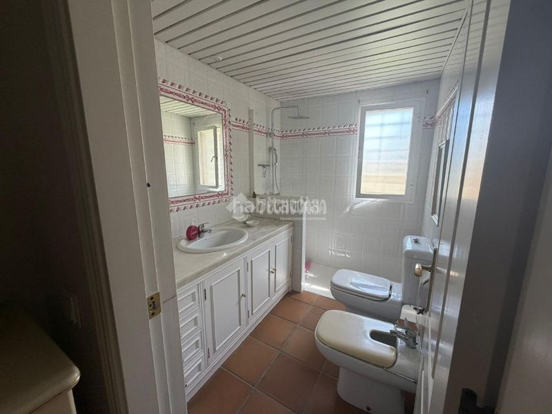 Foto f70566e8-6871-4b95-a3fb-6b738127a3ee. Casa amb aparcament piscina a Las Vaguadas Badajoz