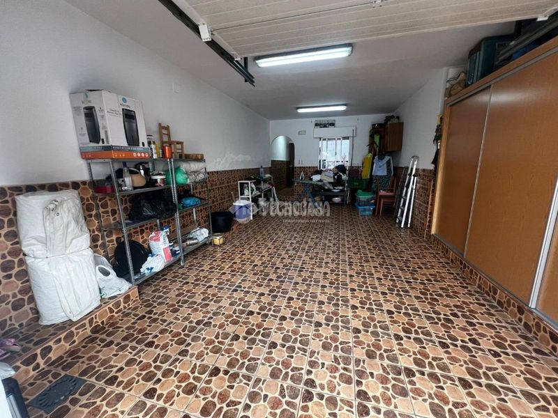 Foto e270819a-dffc-40b9-9473-1b57abf53bf7. Casa aparellada amb aparcament a San Roque - Ronda Norte Badajoz