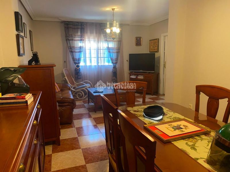 Foto 1f95a986-50f4-4eca-9e7e-16ae5f0a6966. Casa aparellada amb calefacció a San Roque - Ronda Norte Badajoz