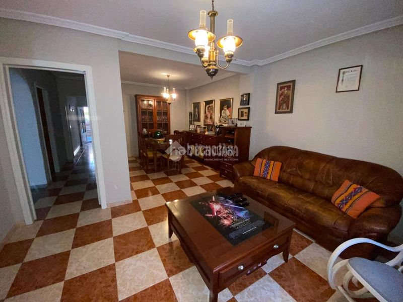Foto 716e6375-9af4-45bf-96da-e8f0999e7ebb. Casa aparellada amb calefacció a San Roque - Ronda Norte Badajoz