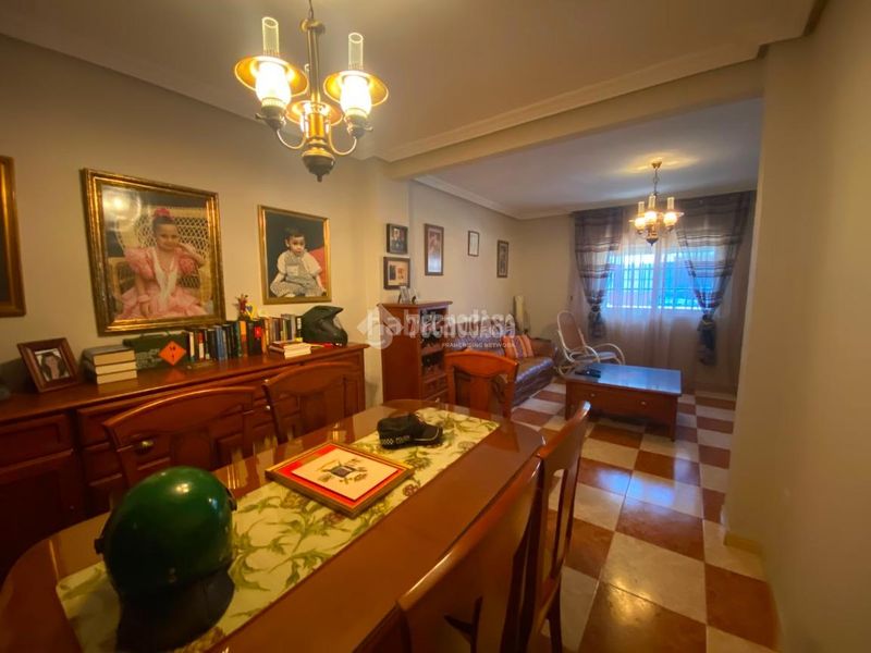 Foto b3810af4-c0ef-4b7e-b743-e611cf7ef2d1. Casa aparellada amb calefacció a San Roque - Ronda Norte Badajoz