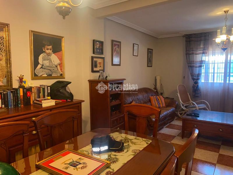 Foto ce1409fb-e1dd-47ab-b012-8689af9352c6. Casa aparellada amb calefacció a San Roque - Ronda Norte Badajoz