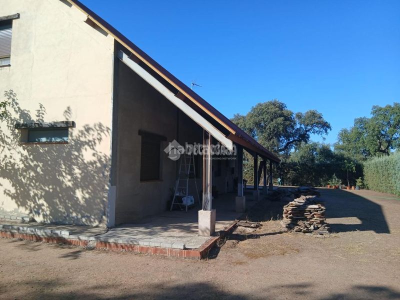 Foto 054b0318-6bb8-4407-bf3e-98e5f2295a9e. Masia a pedanías de Badajoz Badajoz