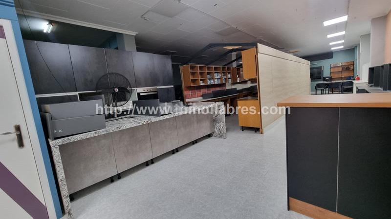 Foto 146f051e-45f7-4fb5-b60a-d4eb8aca8c1d. Lloguer local comercial a Gran Via de Colom Inca