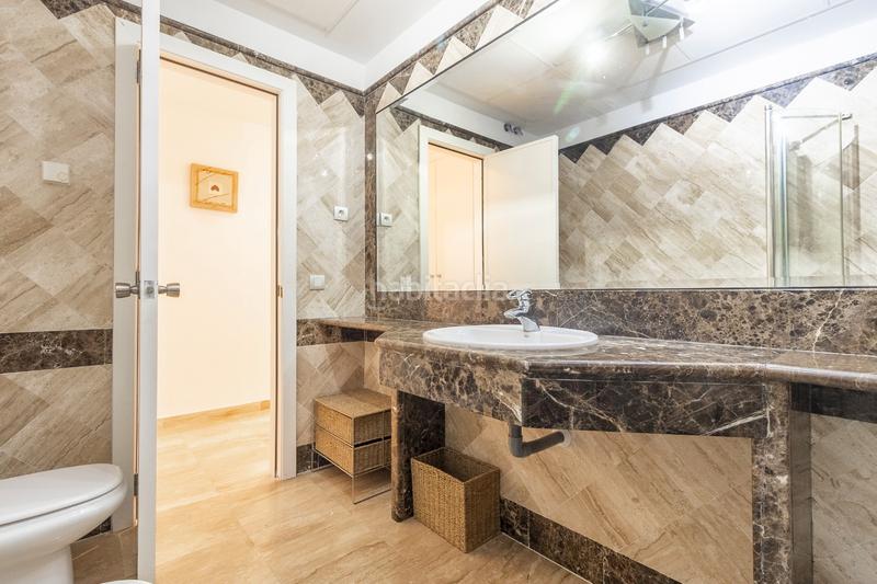 Foto af1d750b-438e-4cb6-b27d-c3b4b01b1f5f. Apartamento en urbanización las petunias 2 apartamento en noray playa en Marbella