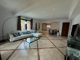 Miete Chalet in Calle trajano 2. Villa de lujo disponible para alquiler de larga temporada y vaca