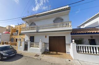 Casa adossada  Diego de almagro. Se vende casa adosada okupa en chipiona cádiz.