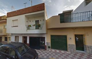 Piso  Aragon. Se vende piso okupa en los barrios cádiz.