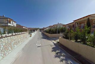 Casa  Plumerillo (el ballestar). Se vende casa independiente okupa en barajas de melo cuenca.