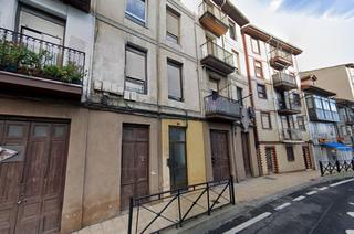 Piso  Campogiro. Se vende piso okupa en santander cantabria.