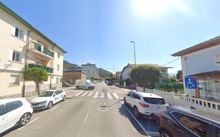 Pis  Abad paterno. Se vende piso okupa en santoña cantabria.